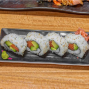 Salmon Avo Roll (4 Pcs)